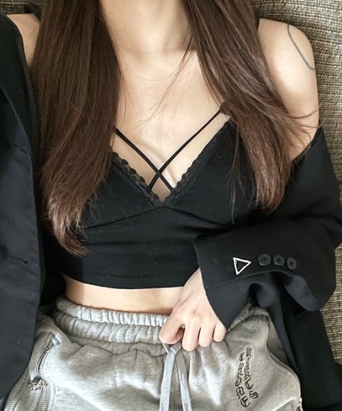 SHEENA(シーナ)の「カップ付きクロスデザインキャミソール(キャミソール・レディース・ブラック/ホワイト・M)」の14枚目の写真