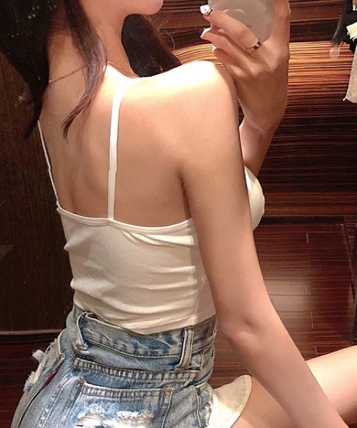 SHEENA(シーナ)の「カップ付きクロスデザインキャミソール(キャミソール・レディース・ブラック/ホワイト・M)」の22枚目の写真