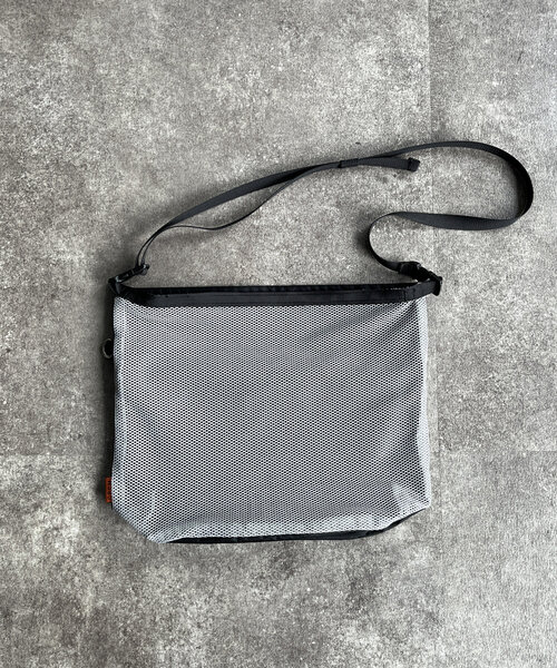 CPCM（シーピーシーエム）の「2WAYリップナイロンメッシュショルダー（ショルダーバッグ・メンズ・ライム/オレンジ/ネイビー/カーキ/ブラック・FREE）」の7枚目の写真