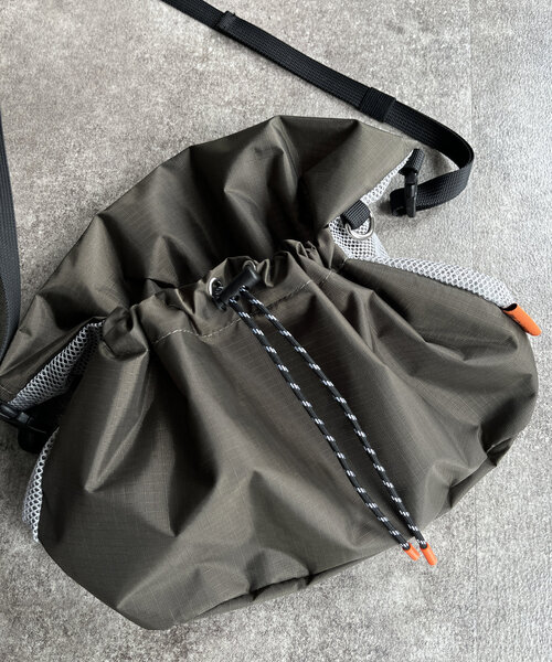 CPCM（シーピーシーエム）の「2WAYリップナイロンメッシュショルダー（ショルダーバッグ・メンズ・ライム/オレンジ/ネイビー/カーキ/ブラック・FREE）」の9枚目の写真