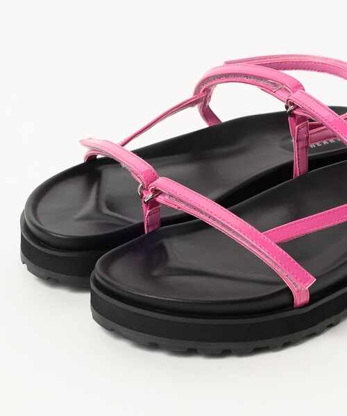 BEAMS HEART（ビームスハート）の「エナメル 細ライン サンダル（サンダル・レディース・ブラック/ブラウン/ピンク・SMALL/MEDIUM/LARGE）」の22枚目の写真