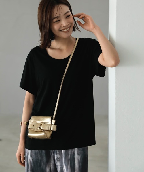 STYLE DELI(スタイルデリ)の「とろみ落ち感デコルテあきラウンドネックTシャツ(Tシャツ/カットソー・レディース・ブラック/ライトグレー/アイボリー・FREE)」の3枚目の写真