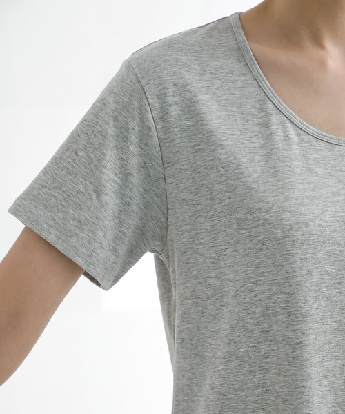 STYLE DELI(スタイルデリ)の「とろみ落ち感デコルテあきラウンドネックTシャツ(Tシャツ/カットソー・レディース・ブラック/ライトグレー/アイボリー・FREE)」の7枚目の写真