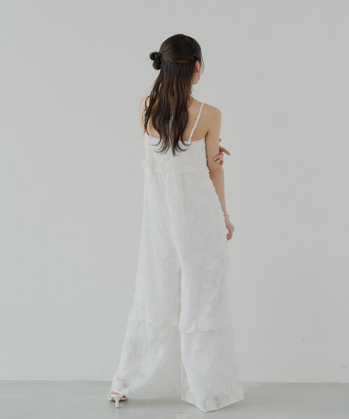 d.i.a. ダイヤ　レース付き背中開きオールインワン　ホワイト Chico（チコ）の「シアーフラワーホルターネックベアサロペット