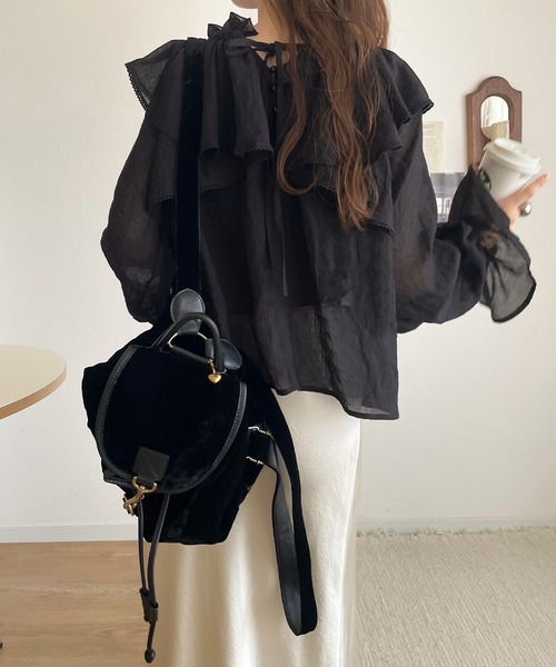mily bilet(ミウィビレット)の「【mily bilet】ふんわりシルエットが魅せる、上品フェミニンスタイル。前後2WAYピコレース使いフリル襟コットンボイルブラウス(シャツ/ブラウス・レディース・オフホワイト/ブラック/ブラウン・X-LARGE/SMALL/MEDIUM/LARGE)」の7枚目の写真
