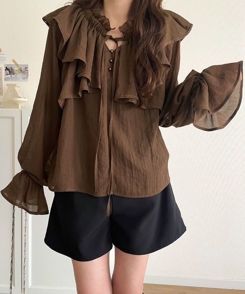 mily bilet(ミウィビレット)の「【mily bilet】ふんわりシルエットが魅せる、上品フェミニンスタイル。前後2WAYピコレース使いフリル襟コットンボイルブラウス(シャツ/ブラウス・レディース・オフホワイト/ブラック/ブラウン・X-LARGE/SMALL/MEDIUM/LARGE)」の14枚目の写真