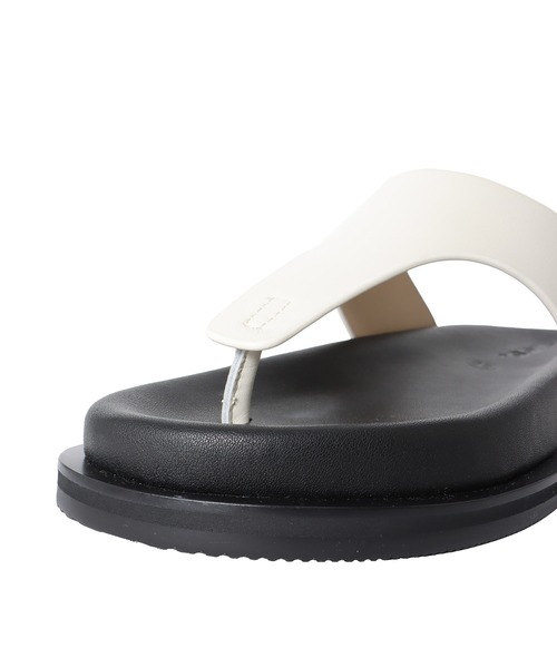 DRESSLAVE（ドレスレイブ）の「waa.studios / KEO SANDALS(レザートングサンダル 31WA0D24SK1/2)（サンダル・レディース・ホワイト/ブラック・39/38）」の4枚目の写真