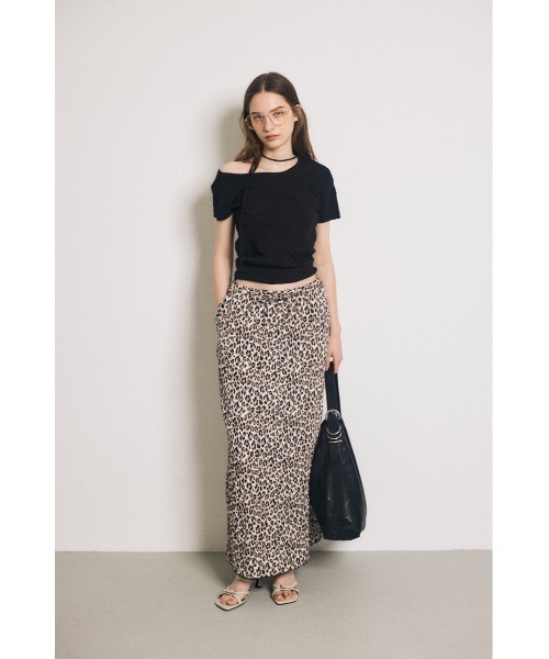 MOUSSY（マウジー）の「CRINKLED SATIN スカート（スカート・レディース・オフホワイト/ブラック/ブラウン系その他・1/2）」の19枚目の写真