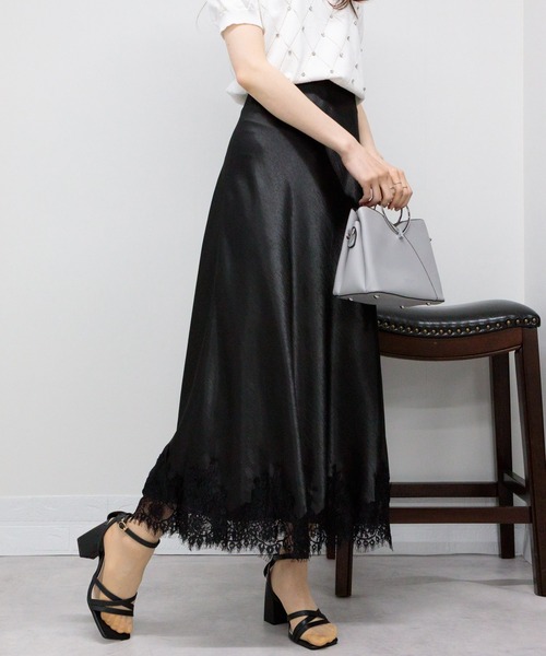 黒のフレアスカート レースの裾付き セール】裾レース サテンフレアロングスカート（スカート