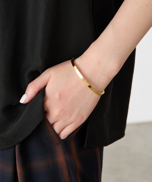 PAPILLONNER（パピヨネ）の「【OT】ステンレスバングル（バングル/リストバンド・レディース・ゴールド/シルバー・FREE）」の2枚目の写真