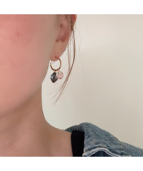 tone(トーン)の「【colore】チェコビーズとカラーストーンの2wayフープイヤリング(MA)(イヤリング・レディース・ピンク系その他・FREE)」の2枚目の写真