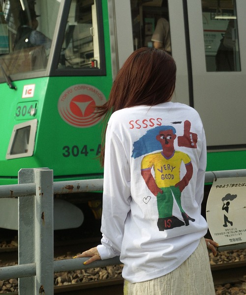 THINGS THAT MATTER(シングス ザット マター)の「TUA PEN NOT × LONG T-SHIRT / トゥアペンノットロングTシャツ(Tシャツ/カットソー・レディース・ホワイト/チャコールグレー/イエロー・1/2)」の12枚目の写真