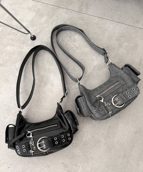 WEGO(ウィゴー)の「WEGO/キラキラチャーム付きベルトショルダー(ショルダーバッグ・レディース・ブラック/ブラック系その他・FREE)」の5枚目の写真