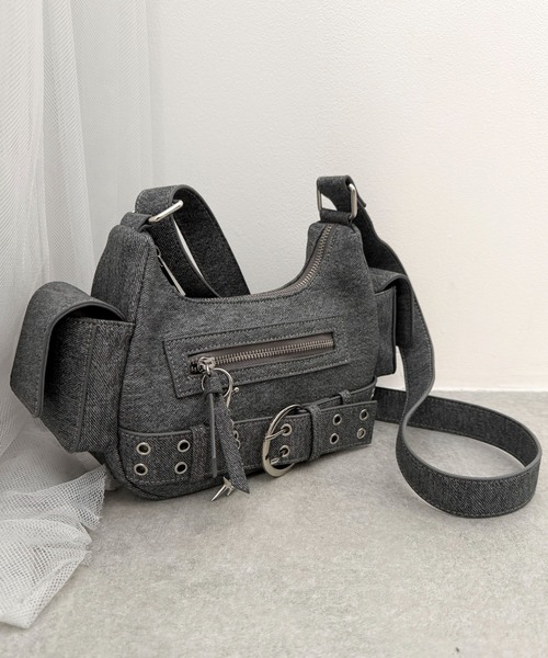 WEGO(ウィゴー)の「WEGO/キラキラチャーム付きベルトショルダー(ショルダーバッグ・レディース・ブラック/ブラック系その他・FREE)」の12枚目の写真