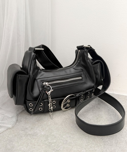 WEGO(ウィゴー)の「WEGO/キラキラチャーム付きベルトショルダー(ショルダーバッグ・レディース・ブラック/ブラック系その他・FREE)」の11枚目の写真