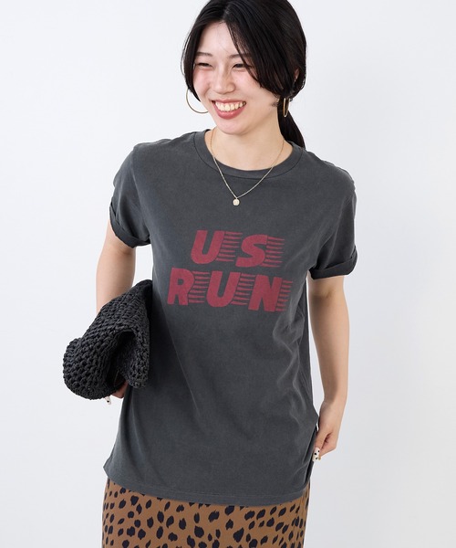 REMI RELIEF（レミレリーフ）の「【REMI RELIEF】別注- "US RUN"SP加工ロゴT-shirt（Tシャツ/カットソー・レディース・ブラック/オフホワイト・FREE）」の2枚目の写真