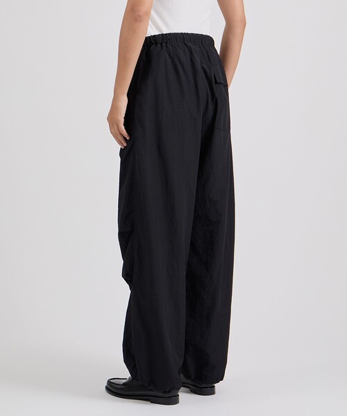 Saturdays NYC（サタデーズ ニューヨークシティ ）の「Masa Cargo Pants（その他パンツ・レディース・ブラック/オリーブ・L/M/S）」の3枚目の写真