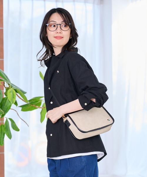 Arnold Palmer（アーノルドパーマー）の「フェイクレザー ショルダーバッグ（ショルダーバッグ・レディース・インディゴブルー/ベージュ/ブラック・F）」の2枚目の写真