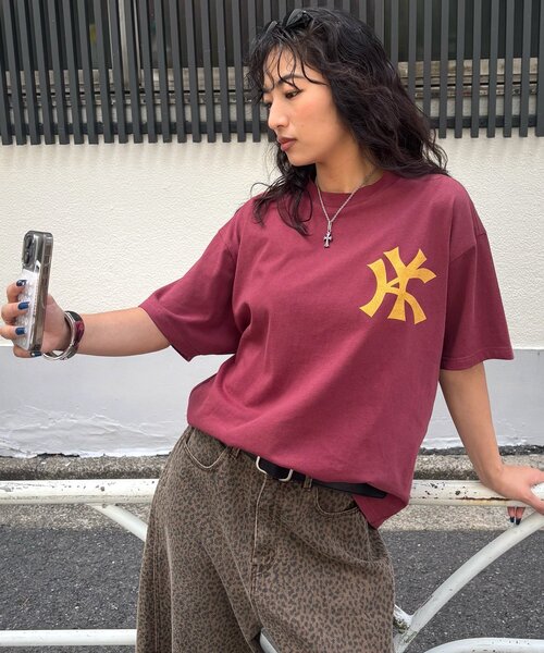 WHO'S WHO gallery（フーズフーギャラリー）の「KOOKYN KYロゴTEE（Tシャツ/カットソー・メンズ・バーガンディー/ホワイト/ブラック/ネイビー・SMALL/MEDIUM/LARGE/X-SMALL）」の9枚目の写真