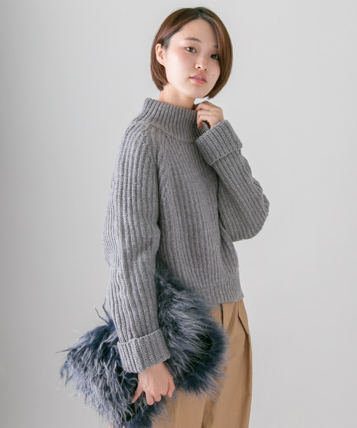 URBAN RESEARCH（アーバンリサーチ）の「UR 畦ボリュームニット（ニット/セーター・レディース・グレー/ネイビー・FREE）」の2枚目の写真