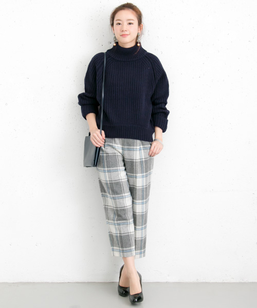URBAN RESEARCH（アーバンリサーチ）の「UR 畦ボリュームニット（ニット/セーター・レディース・グレー/ネイビー・FREE）」の3枚目の写真