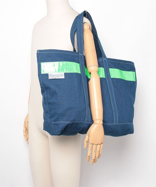 THE MILES(ザ マイルズ)の「WEEKEND(ER) SAFETY DENIM TOTE(トートバッグ・メンズ・ブラック/インディゴブルー/ライトインディゴブルー・FREE)」の7枚目の写真