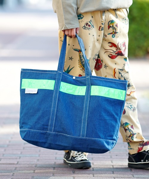 THE MILES(ザ マイルズ)の「WEEKEND(ER) SAFETY DENIM TOTE(トートバッグ・メンズ・ブラック/インディゴブルー/ライトインディゴブルー・FREE)」の2枚目の写真