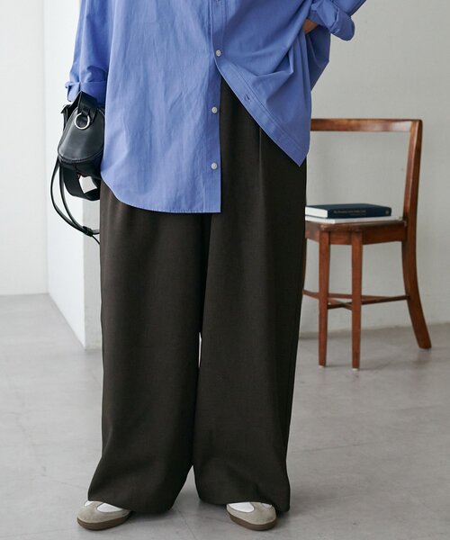 DISCOAT（ディスコート）の「【ユニセックス】カルゼタックワイドパンツ（スラックス・レディース・グレイッシュベージュ/ダークブラウン・MEDIUM/LARGE）」の3枚目の写真