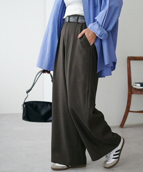 DISCOAT（ディスコート）の「【ユニセックス】カルゼタックワイドパンツ（スラックス・レディース・グレイッシュベージュ/ダークブラウン・MEDIUM/LARGE）」の5枚目の写真