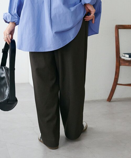 DISCOAT（ディスコート）の「【ユニセックス】カルゼタックワイドパンツ（スラックス・レディース・グレイッシュベージュ/ダークブラウン・MEDIUM/LARGE）」の6枚目の写真