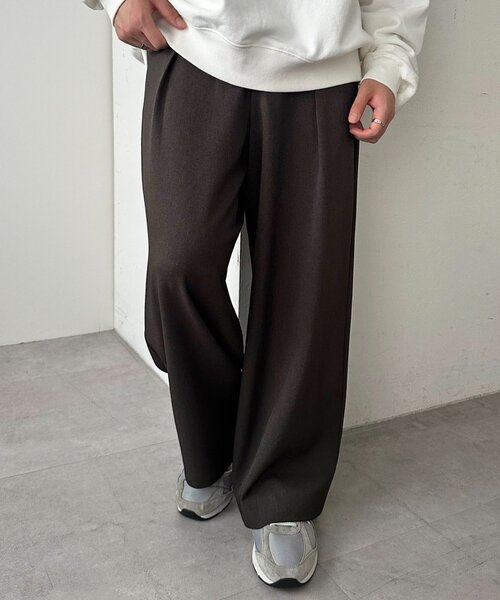 DISCOAT（ディスコート）の「【ユニセックス】カルゼタックワイドパンツ（スラックス・レディース・グレイッシュベージュ/ダークブラウン・MEDIUM/LARGE）」の10枚目の写真