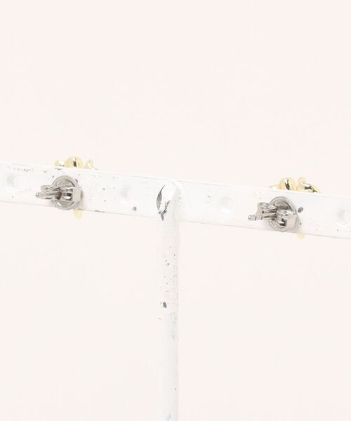 EMPORIO ARMANI（エンポリオアルマーニ）の「エンポリオ・アルマーニ アクセサリー レディース ピアス ゴールド EGS3264710（ピアス（両耳用）・レディース・ゴールド・FREE）」の7枚目の写真