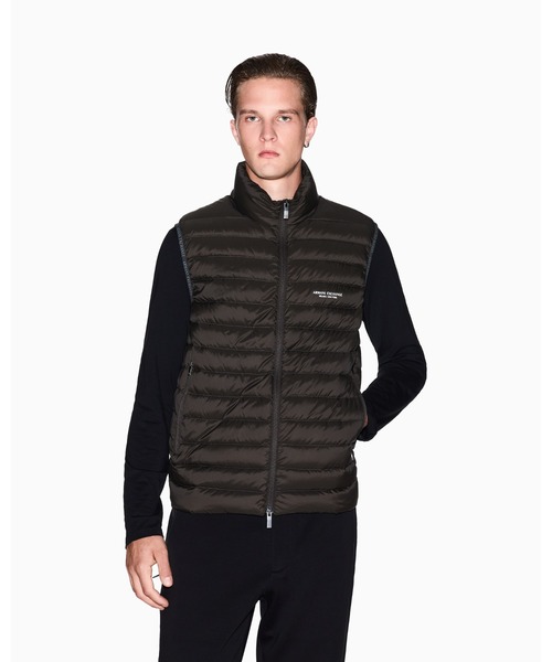 ARMANI EXCHANGE(アルマーニエクスチェンジ)の「【A|X アルマーニ エクスチェンジ】<オンライン限定>AXロゴ ライトダウンベスト(ダウンベスト・メンズ・ブラック/ダークブラウン・MEDIUM/X-SMALL/X-LARGE/LARGE/SMALL)」の2枚目の写真
