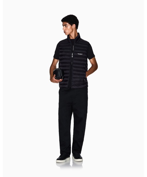 ARMANI EXCHANGE(アルマーニエクスチェンジ)の「【A|X アルマーニ エクスチェンジ】<オンライン限定>AXロゴ ライトダウンベスト(ダウンベスト・メンズ・ブラック/ダークブラウン・MEDIUM/X-SMALL/X-LARGE/LARGE/SMALL)」の5枚目の写真