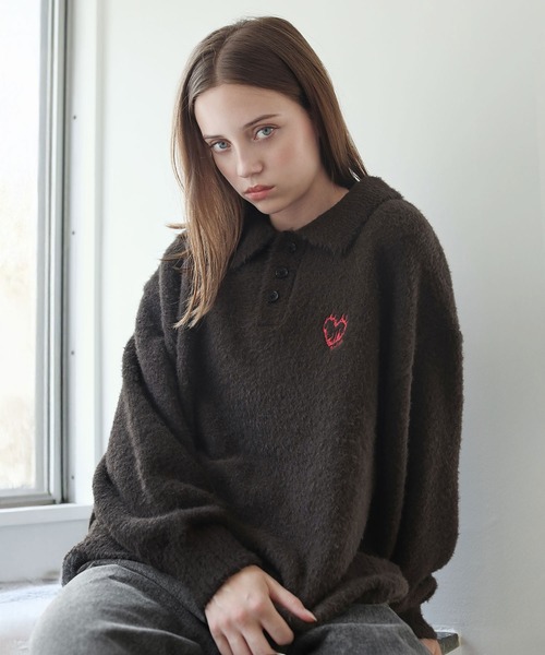 ROCHEM(ローシェン)の「ハートロゴ刺繍シャギーニットポロ(ニット/セーター・メンズ・ブラック/グレー/ブラウン/ネイビー・XS/S/M/L)」の1枚目の写真