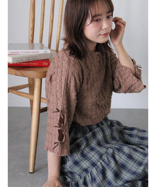 ehka sopo（エヘカソポ）の「袖リボンカットソー（Tシャツ/カットソー・レディース・ブラック/ブラウン/キナリ・F）」の3枚目の写真