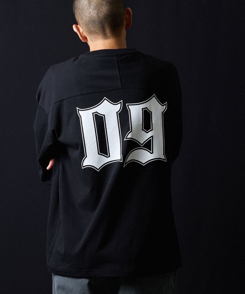 NUMBER (N)INE(ナンバーナイン)の「PREMIUM COTTON NUMBERING LOGO FOOTBALL L/S T-SHIRT / プレミアム コットン ナンバリング ロゴプリント フットボール ロンT(Tシャツ/カットソー・メンズ・ブラック/オリーブ/ホワイト・2/3/4)」の14枚目の写真