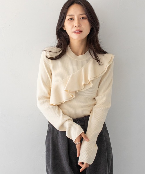 HER CLOSET(ハークローゼット)の「【HER CLOSET】フリルアシンメトリーハイゲージニットトップス FRILL ASYMMETRIC HIGH GAUGE KNIT TOP(ニット/セーター・レディース・ネイビー/オフホワイト/ブラック/スモークピンク・MEDIUM)」の2枚目の写真