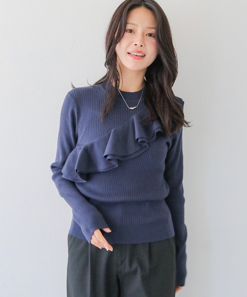 HER CLOSET(ハークローゼット)の「【HER CLOSET】フリルアシンメトリーハイゲージニットトップス FRILL ASYMMETRIC HIGH GAUGE KNIT TOP(ニット/セーター・レディース・ネイビー/オフホワイト/ブラック/スモークピンク・MEDIUM)」の11枚目の写真