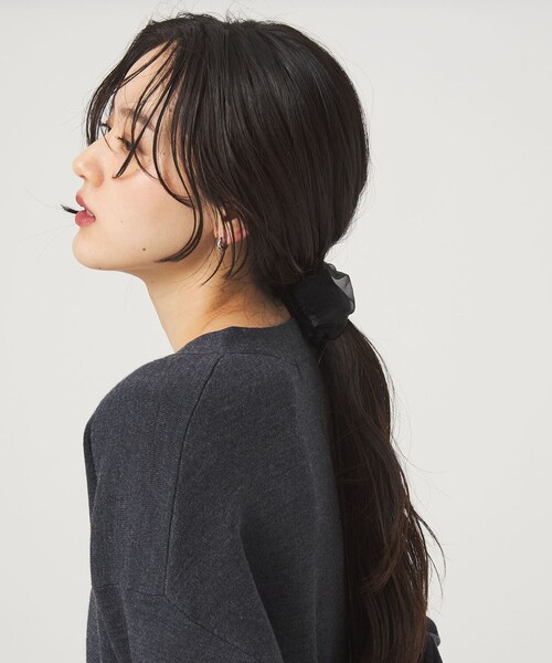 green label relaxing(グリーンレーベルリラクシング)の「【WEB限定】チュール ヘアカフ(無地)クラップカフ / ポニーフック / フックポニー(シュシュ・レディース・ブラック/オフホワイト・FREE)」の7枚目の写真