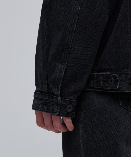 MUSINSA STANDARD（ムシンサスタンダード）の「オーバーサイズデニムトラッカージャケット[ウォッシュドブラック]（デニムジャケット・メンズ・その他・MEDIUM/LARGE/X-LARGE/XX-LARGE/XXX-LARGE）」の10枚目の写真