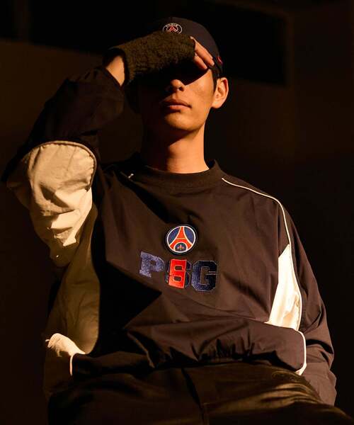 PARIS SAINT-GERMAIN（パリサンジェルマン）の「【Paris Saint-Germain / パリ・サン＝ジェルマン】JP Classic Piste（ナイロンジャケット・メンズ・ネイビー/ブラック・MEDIUM/LARGE）」の2枚目の写真