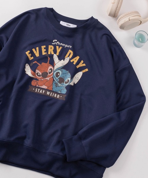 Disney(ディズニー)の「【71】【Disney/ディズニー】スティッチ/マリーちゃん ポンチ クルーネック スウェット(スウェット・レディース・ピンク/ネイビー/チャコールグレー/アッシュグレー・M/L)」の3枚目の写真