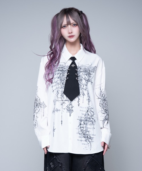 REFLEM（レフレム）の「『REFLEM/レフレム』ネクタイ付きプリントシャツ（シャツ/ブラウス・レディース・ホワイト/ブラック・FREE）」の3枚目の写真