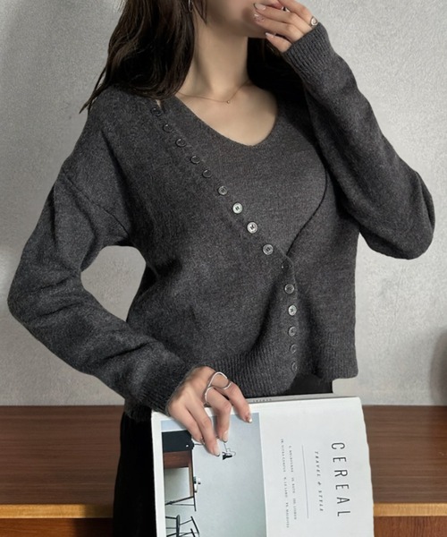 Eclat one（エクラワン）の「【Eclat one】2pcsセット ボタンデザイン ディープネック ニット（ニット/セーター・レディース・ブラウン/グレー/アイボリー・FREE）」の9枚目の写真