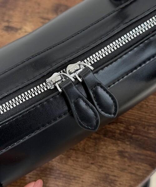 fredy emue（フレディエミュ）の「ショートハンドルボストンバッグ（ショルダーバッグ・レディース・ブラック/ブラウン/レッド・FREE）」の19枚目の写真