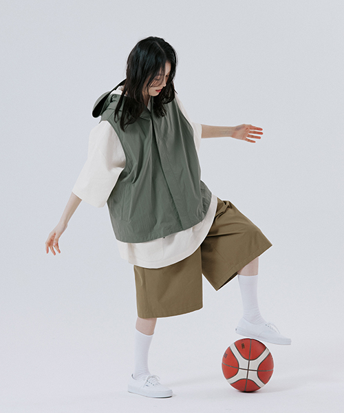 MALEN（マレン）の「ユニセックス フードベスト 薄カーキ（ベスト・レディース・その他・LARGE）」の4枚目の写真