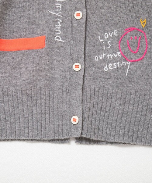 Rie Miller（リエミラー）の「《手洗い可能》ハンド刺繍Vネック