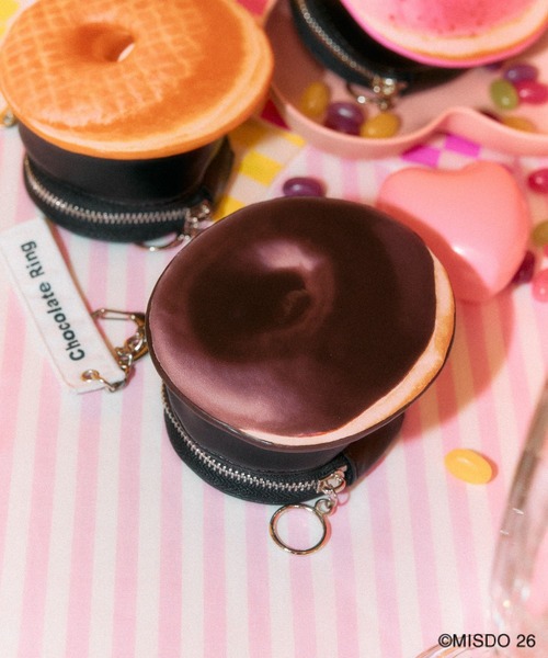 LEPSIM（レプシィム）の「【Mister Donut】ポーチチャーム　627328（ポーチ・レディース・ベージュ/ブラウン/ピンク・ONE SIZE）」の7枚目の写真