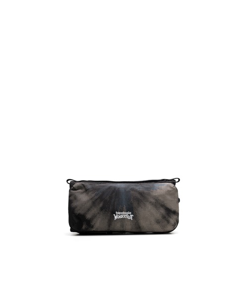 Topologie(トポロジー)の「Topologie x Wonderfruit Bottle Sacoche Medium(ショルダーバッグ・レディース・ブラック系/グリーン系2/ピンク系・ONE SIZE)」の2枚目の写真